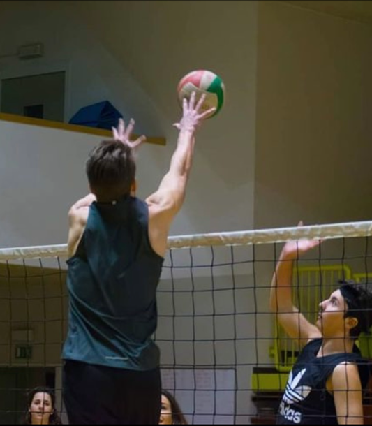 Esercizi a corpo libero per aumentare il salto verticale nella pallavolo