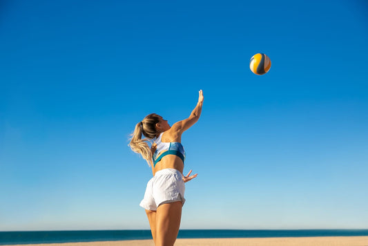 Pallavolista in azione: come scegliere le scarpe da pallavolo giuste per il proprio ruolo